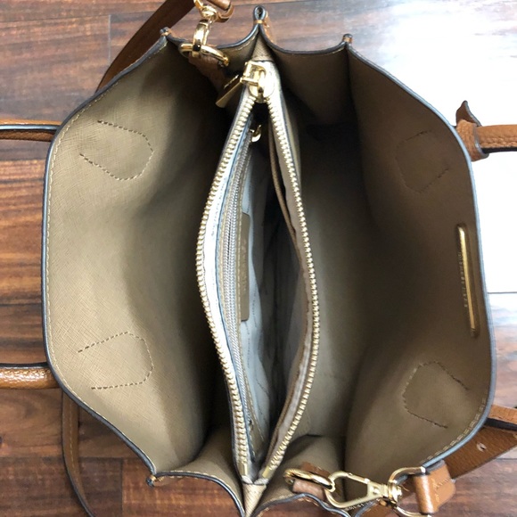 Michael Kors Handbag - Picture 8 of 8